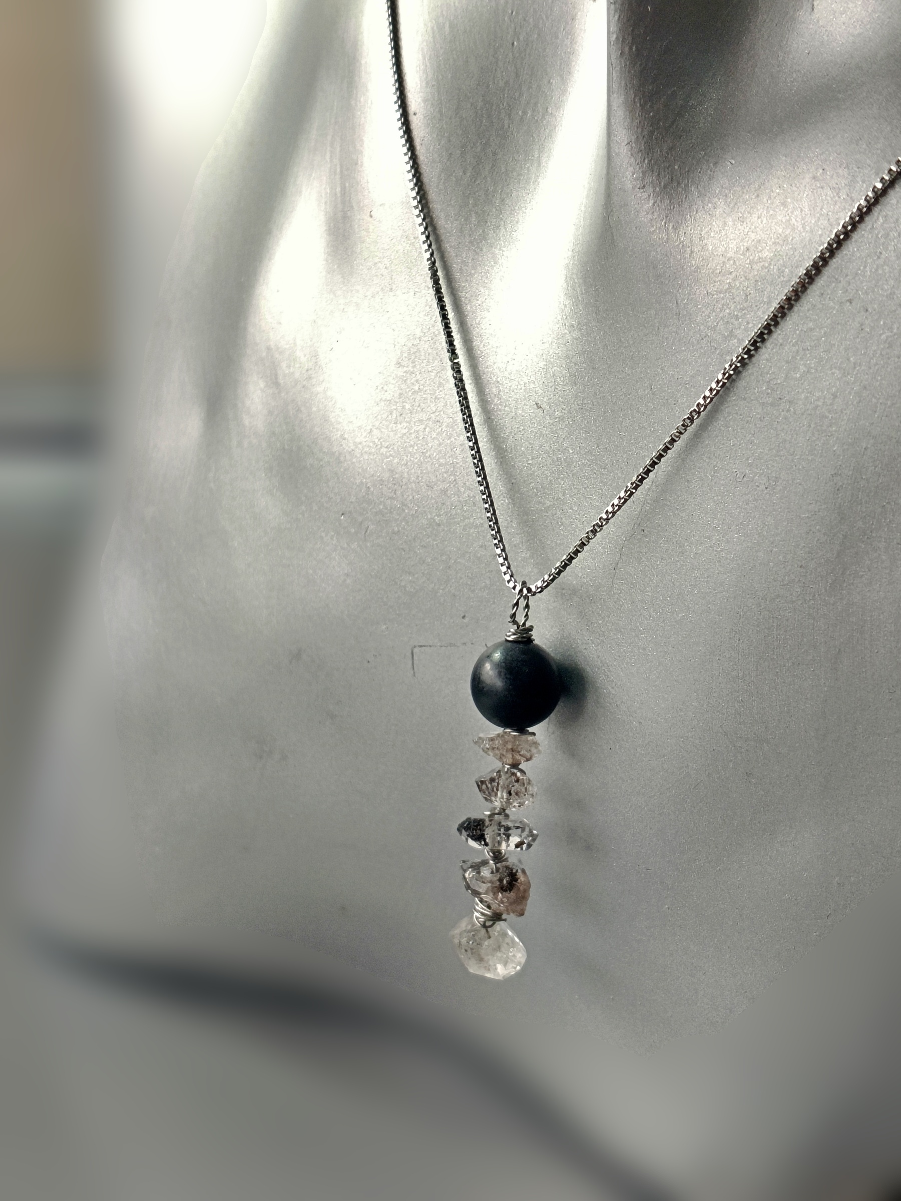 จี้พร้อมสร้อย หินแท้ Herkimer Diamond + Shungite Necklace (Grounding ปกป้องคุ้มครอง เจริญรุ่งเรือง งอกงาม ปลดปล่อยตัวเอง)