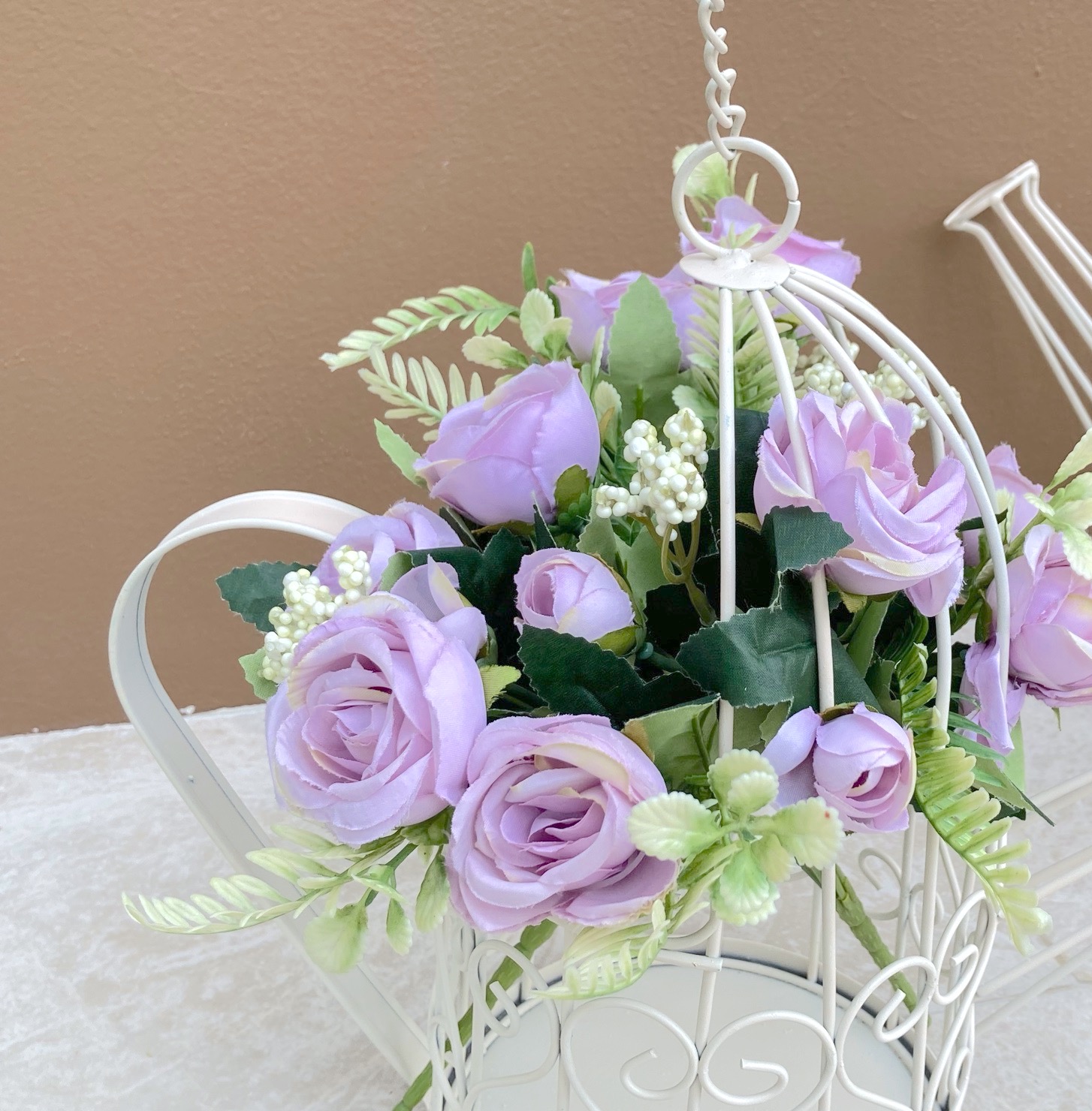 งานเหล็กดัดสี ivory รูปบัวรดน้ำ Free แถมดอกไม้ให้ด้วยนะคะ