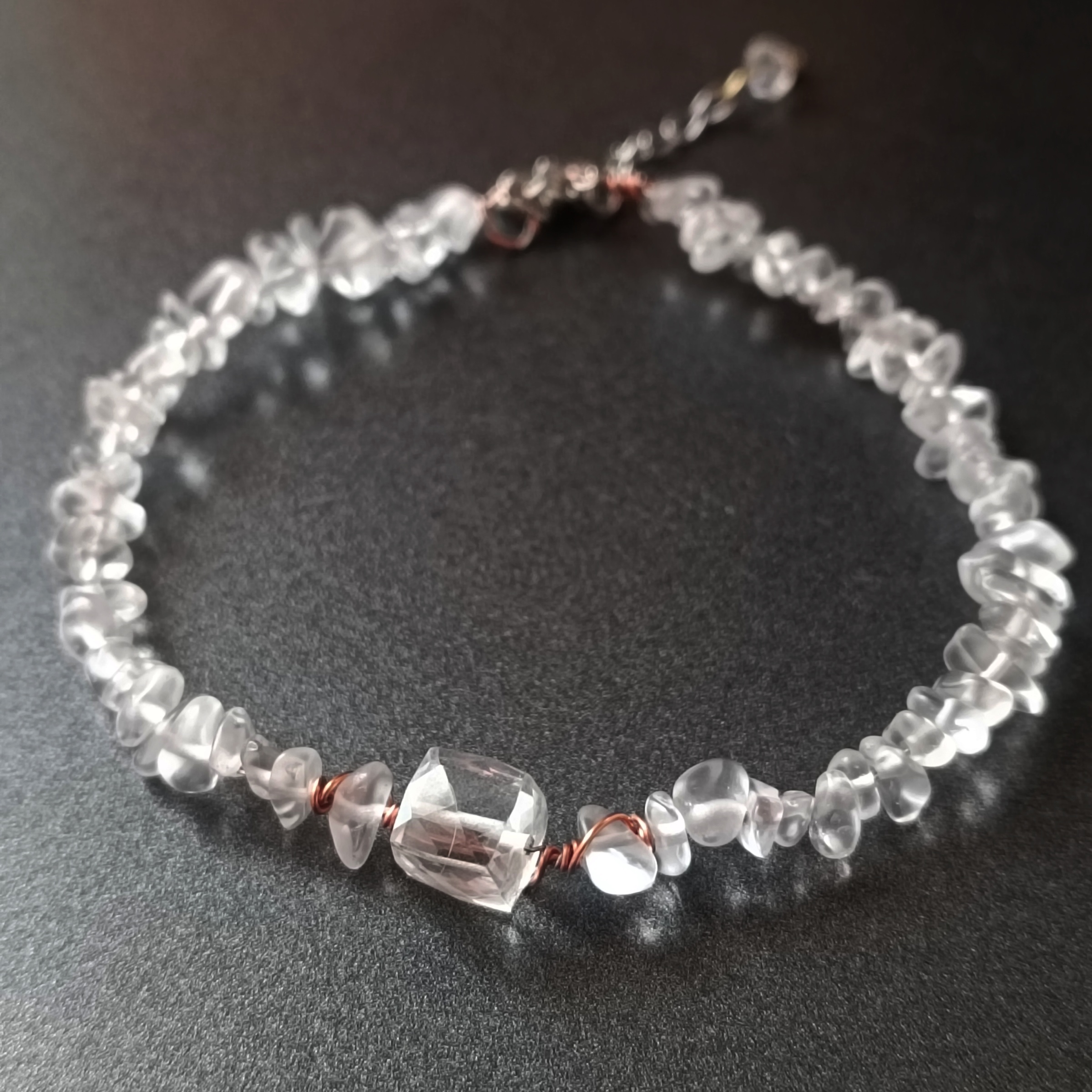 สร้อยข้อมือหินแท้ "Twisted" Clear Quartz Bracelet (Manifest Stone , Master Healer)