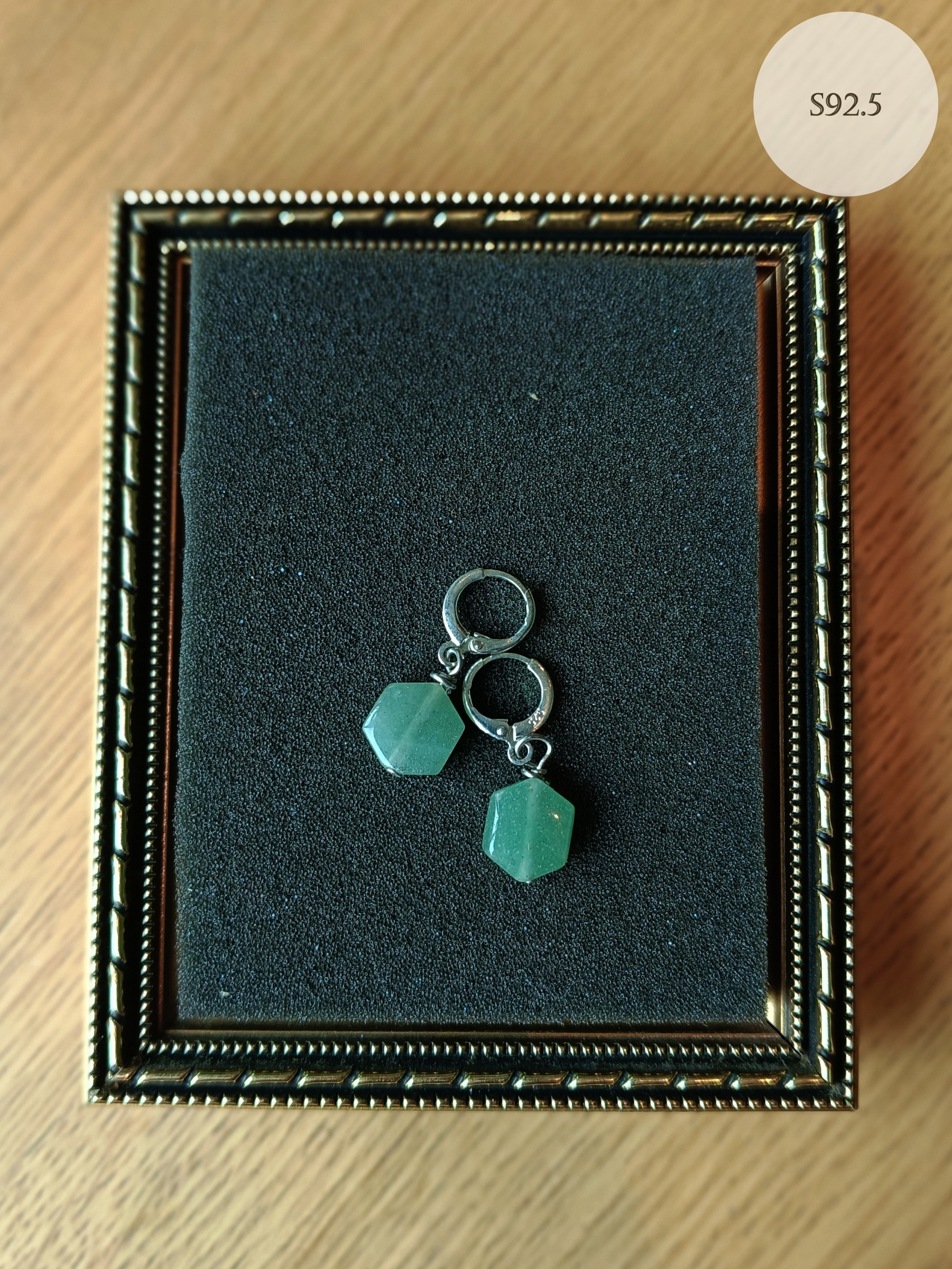 "Dazzling" ต่างหูห่วงเงินแท้ ประดับหินแท้ Green Aventurine Hoop Earring (New Beginning , Aura Cleanse , Good Fortune)