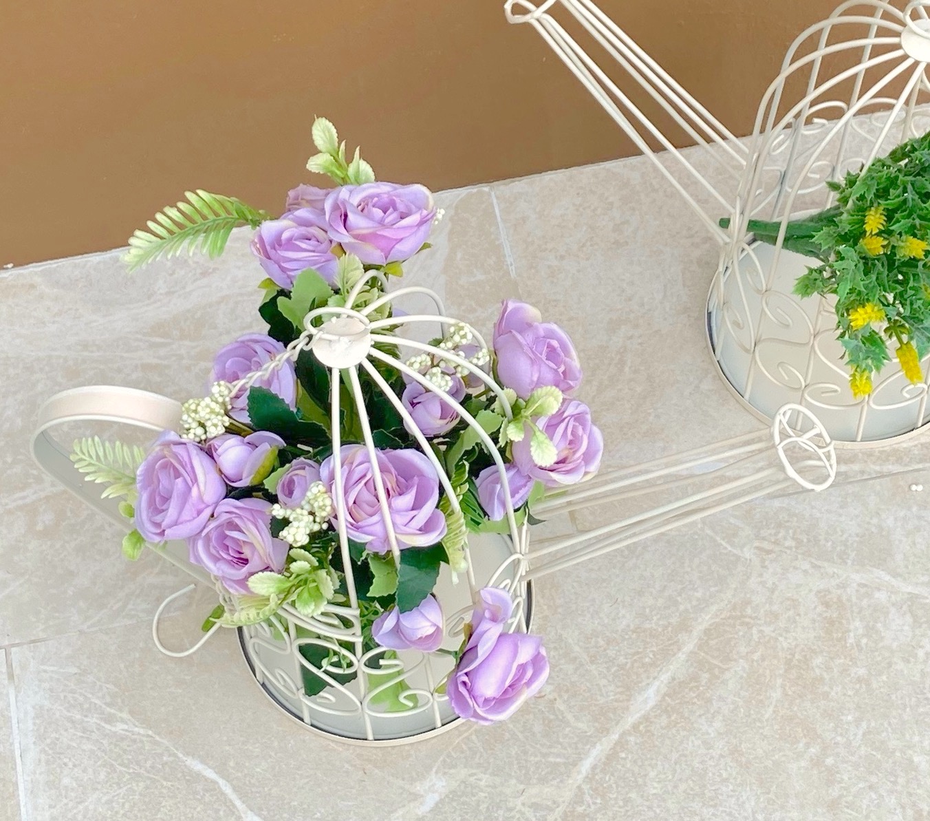 งานเหล็กดัดสี ivory รูปบัวรดน้ำ Free แถมดอกไม้ให้ด้วยนะคะ