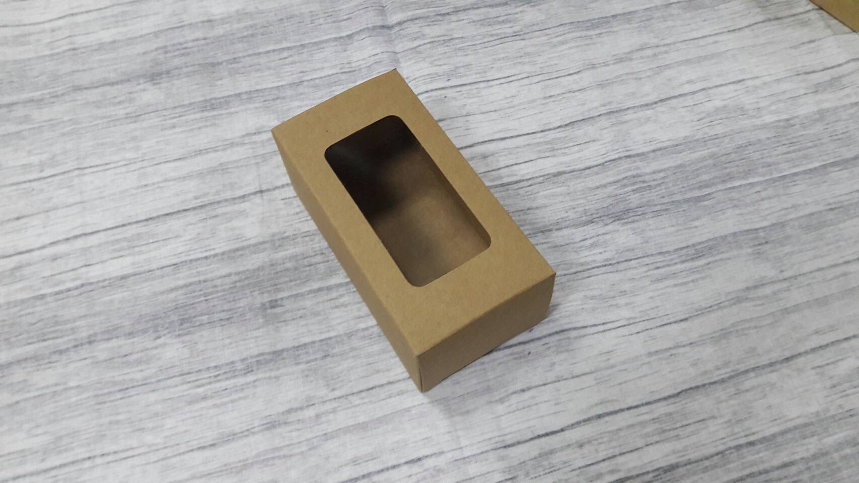 กล่องเครื่องสำอางค์ กล่องสบู่ กล่องสินค้าอาหารเสริม กล่องอเนกประสงค์ 6.5x5.0x12.5 ซม. ราคา 150 บาท/20 ใบ สีคราฟท์น้ำตาล
