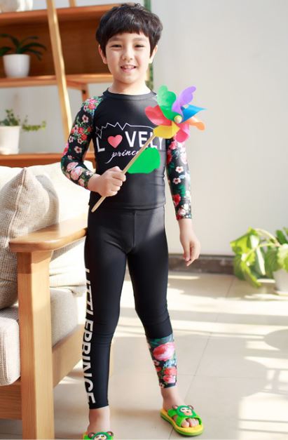 ชุดว่ายน้ำเด็กแขนยาว ขายาว สีดำ ลาย Love (รุ่นนี้ใส่ได้ทั้ง เด็กหญิง เด็กชาย )