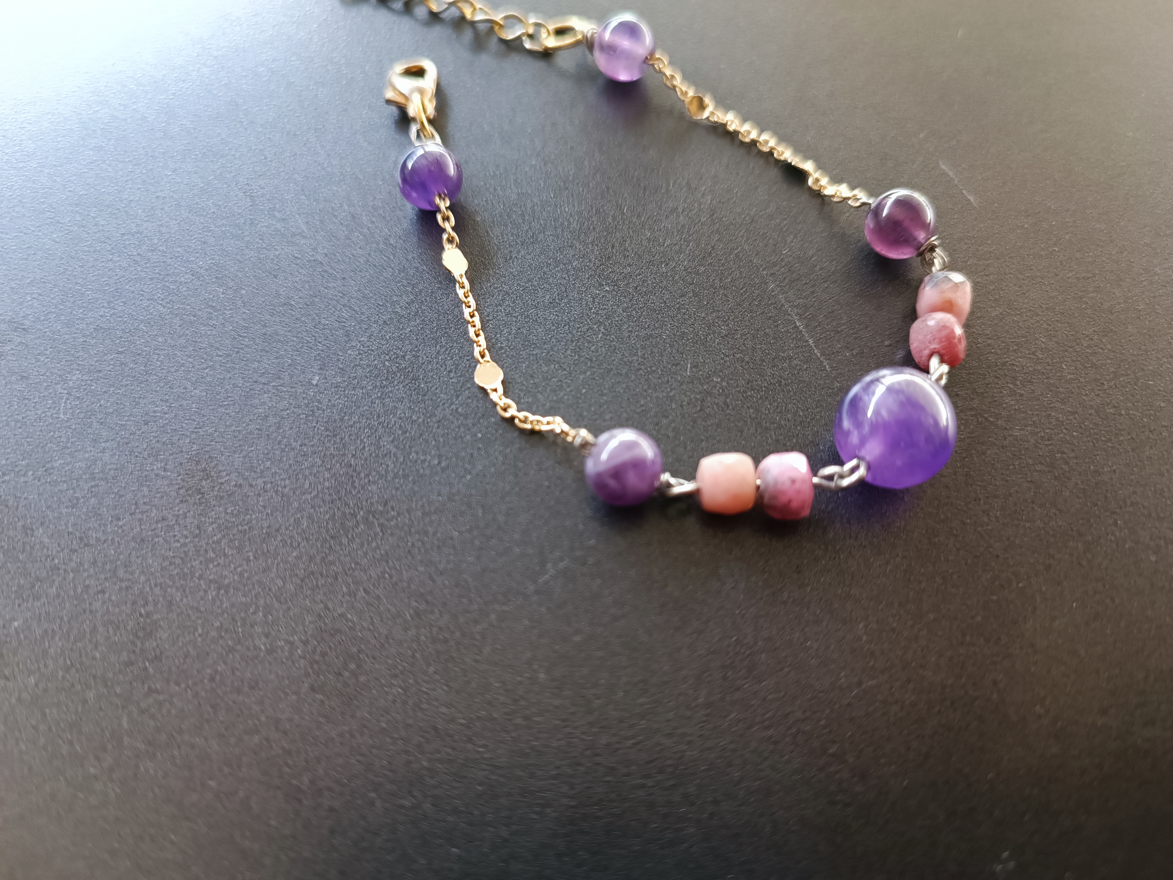 สร้อยข้อมือหินแท้ "Mini" Abundant Bracelet (Amethyst+Rhodonite)