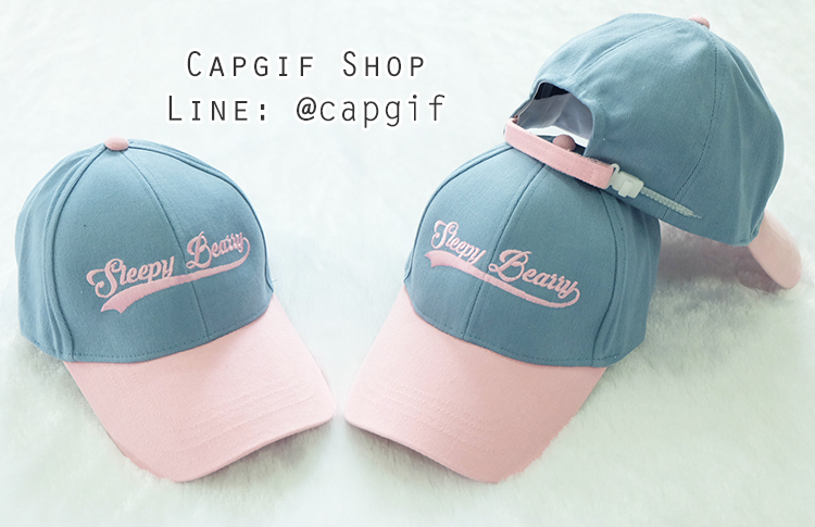 หมวกแก๊ปสีฟ้าปีกชมพูปักชื่อ