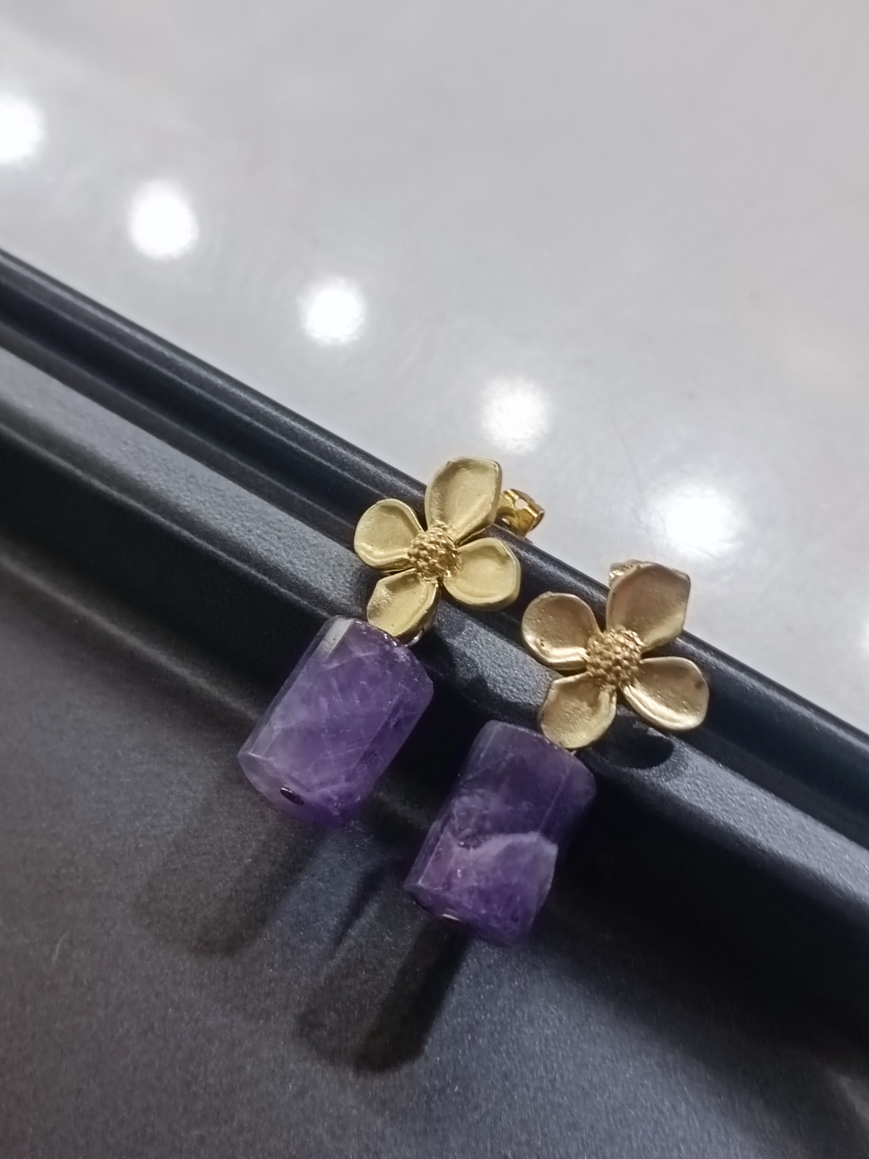 ต่างหูหินแท้ "The Flower" Amethyst Earring (ป้องกัน และทำความสะอาด Aura)