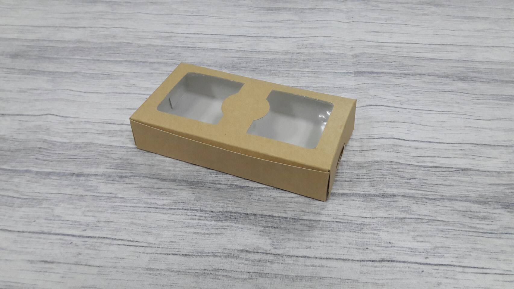 กล่องบราวนี่ 2 - 3 ชิ้น กล่องทรงแบน กล่องคุ๊กกี้ กล่องช็อคโกแลต กล่องขนมฟู้ดเกรด สีคราฟท์น้ำตาลอ่อน ขนาด 8 x 15 x สูง 3 ซม.ราคา 100 บาทต่อแพ็ค (20ใบ)