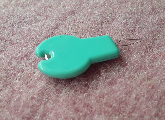 อุปกรณ์สนเข็มพร้อมที่ตัดด้าย