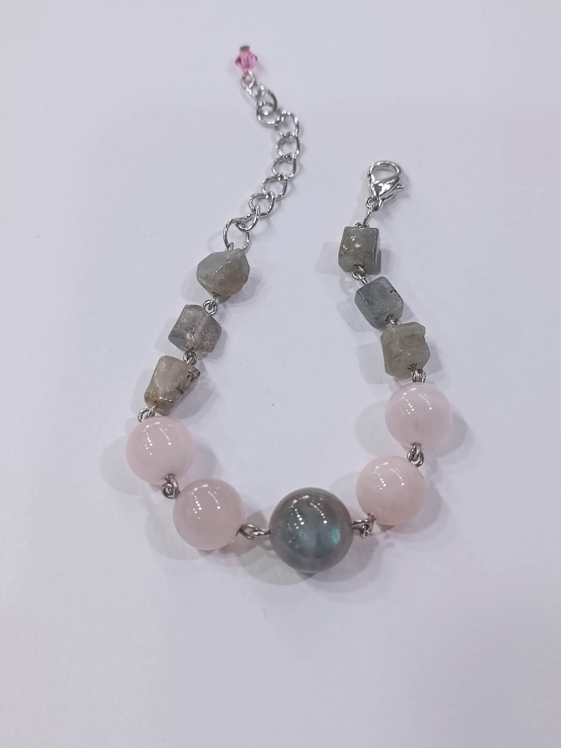 สร้อยข้อมือหินแท้ "Connected" Manifest Changes Bracelet (Labradorite + Rose Quartz)