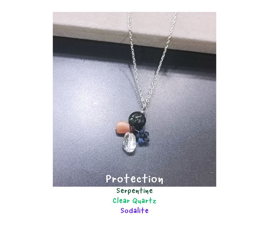 "Little Vivian" สร้อยพร้อมจี้หินแท้ For Protection Pendant Necklace (ปัดเป่าคุณไสย ป้องกันอันตราย เสริมความมั่นใจ)