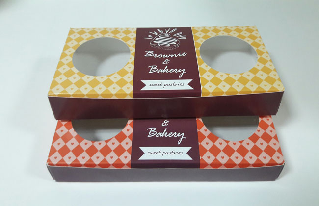 กล่องบราวนี่ 3-4 ชิ้น กล่องทรงแบน กล่องช็อคโกแลต กล่องขนม สีน้ำตาลส้ม กว้าง 10.0 x ยาว 22.0 x สูง 3.0 ซม. ราคา 130 บาท ต่อแพ็ค (20 ใบ)