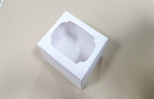 กล่องเค้ก 2 ชิ้น กล่องเค้ก กล่องขนม กล่องเบเกอรี่ กล่องคัพเค้ก สีขาว ขนาด 13x15.2x10 ซม. ราคา 155 บาท ต่อแพ็ค (20ใบ/แพ็ค)