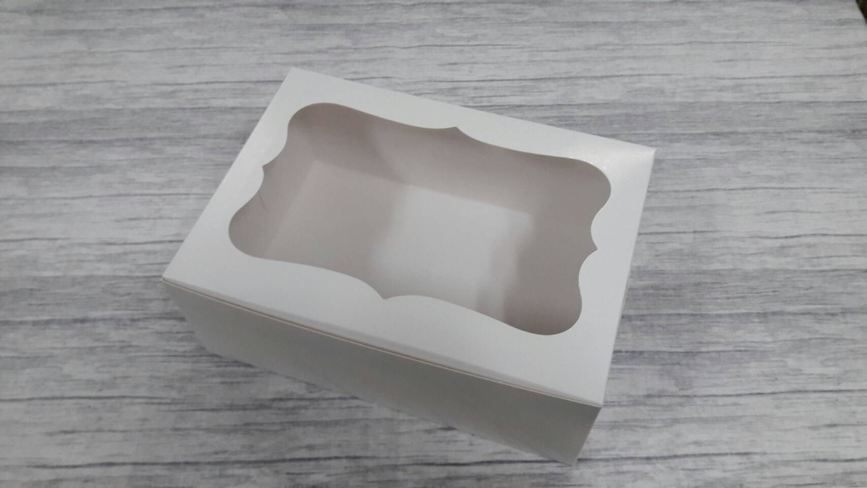 กล่องขนม กล่องคัพเค้ก 6 ชิ้น กล่องเค้ก สีขาว ขนาด 16x22.6x9 ซม. ราคา 280 บาทต่อแพ็ค (20 ใบ)