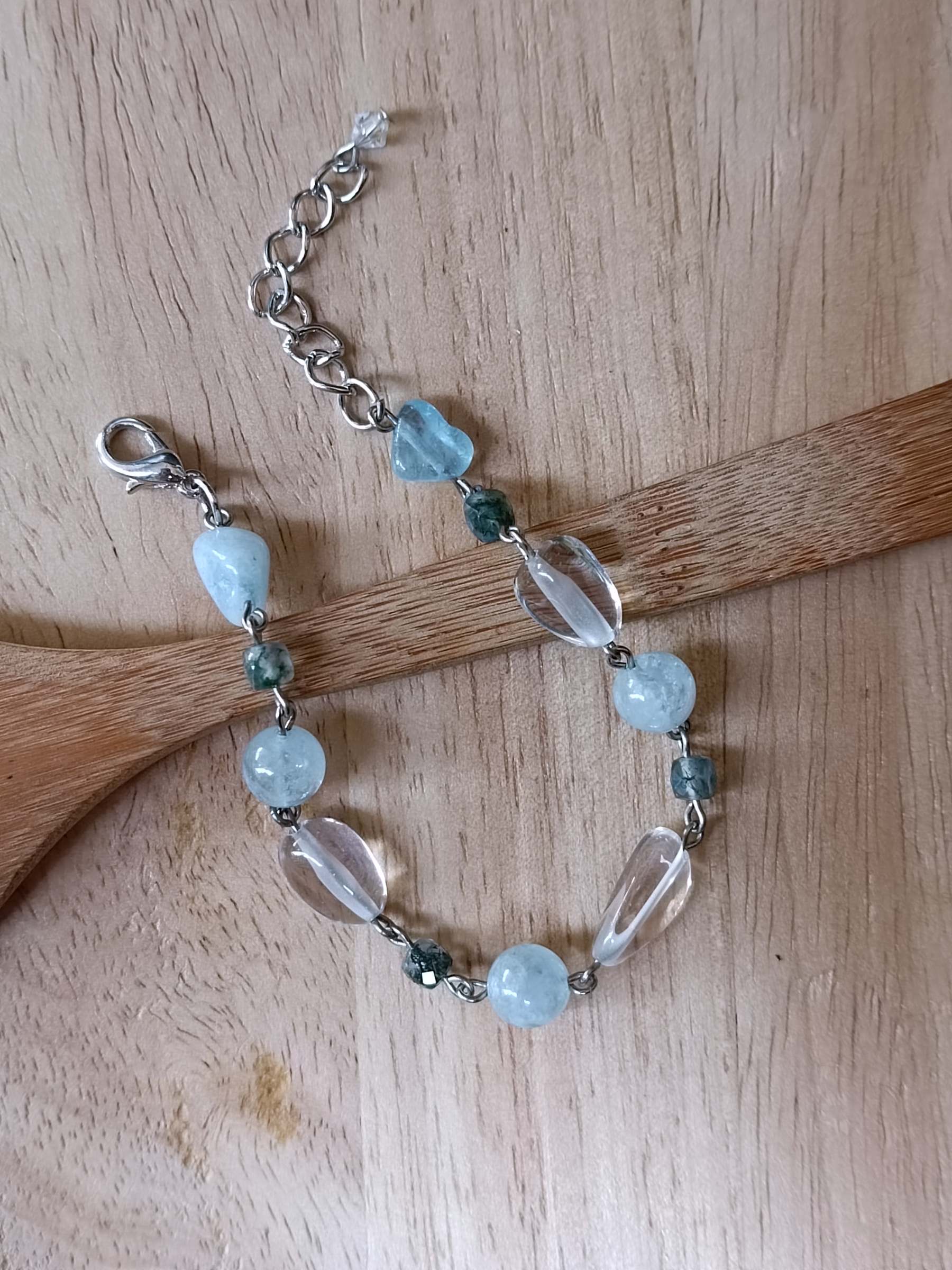 สร้อยข้อมือหินแท้ "Connected" Power Speaker Bracelet (Aquamarine + Clear Quartz)