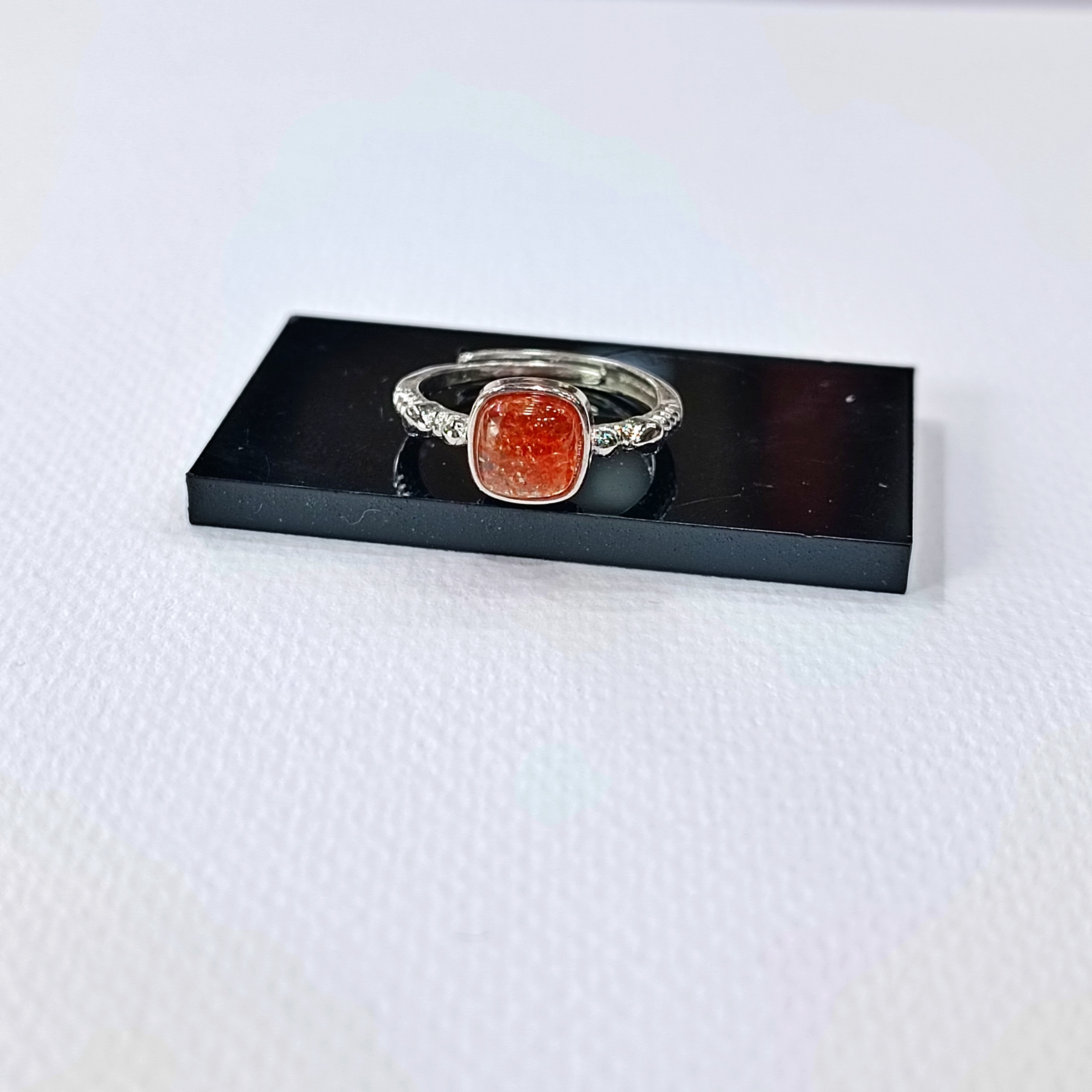 Natural Sanidine "Sunstone" Ring แหวนหินแท้ ซันสโตน (เสริมพลังงาน อำนาจ ขับเคลื่อนความเป็นผู้นำ)