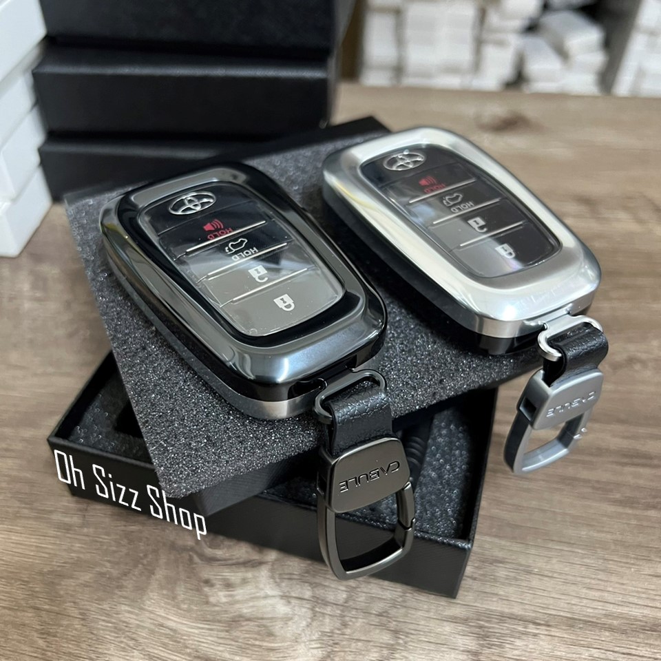 เคสโลหะสองสีดำเงิน รีโมทรถ Toyota Fortuner Legender 2022 แบบ 2 ชั้น มีแบบเงาและแบบด้าน สามาถดึงกุญแจสำรองในรีโมทได้ (Double-Layer Metal Aluminum Alloy Key Cover with transparent push button Guard 360) Toyota Model Fortuner