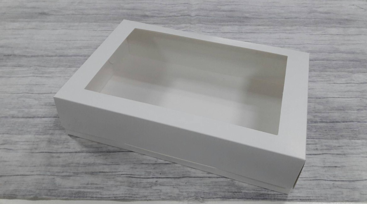 กล่องขนม กล่องเค้ก กล่องโดนัท กล่องอเนกประสงค์ ขนาด 20x30x7ซม.สีขาว (หน้าต่างพลาสติก) กระดาษหนา 350 แกรม ราคา 345 บาทต่อแพ็ค (20ใบ)