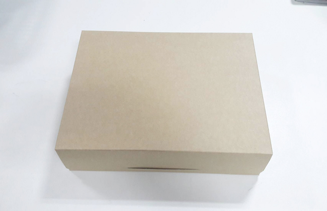 กล่องขนม กล่องบราวนี่ กล่องชิฟฟ่อน ขนาด 20x30x7ซม. กล่องขนมเปี๊ยะ สีคราฟท์น้ำตาลอ่อน (ไม่มีหน้าต่าง) ราคา 305 บาทต่อแพ็ค (20ใบ)