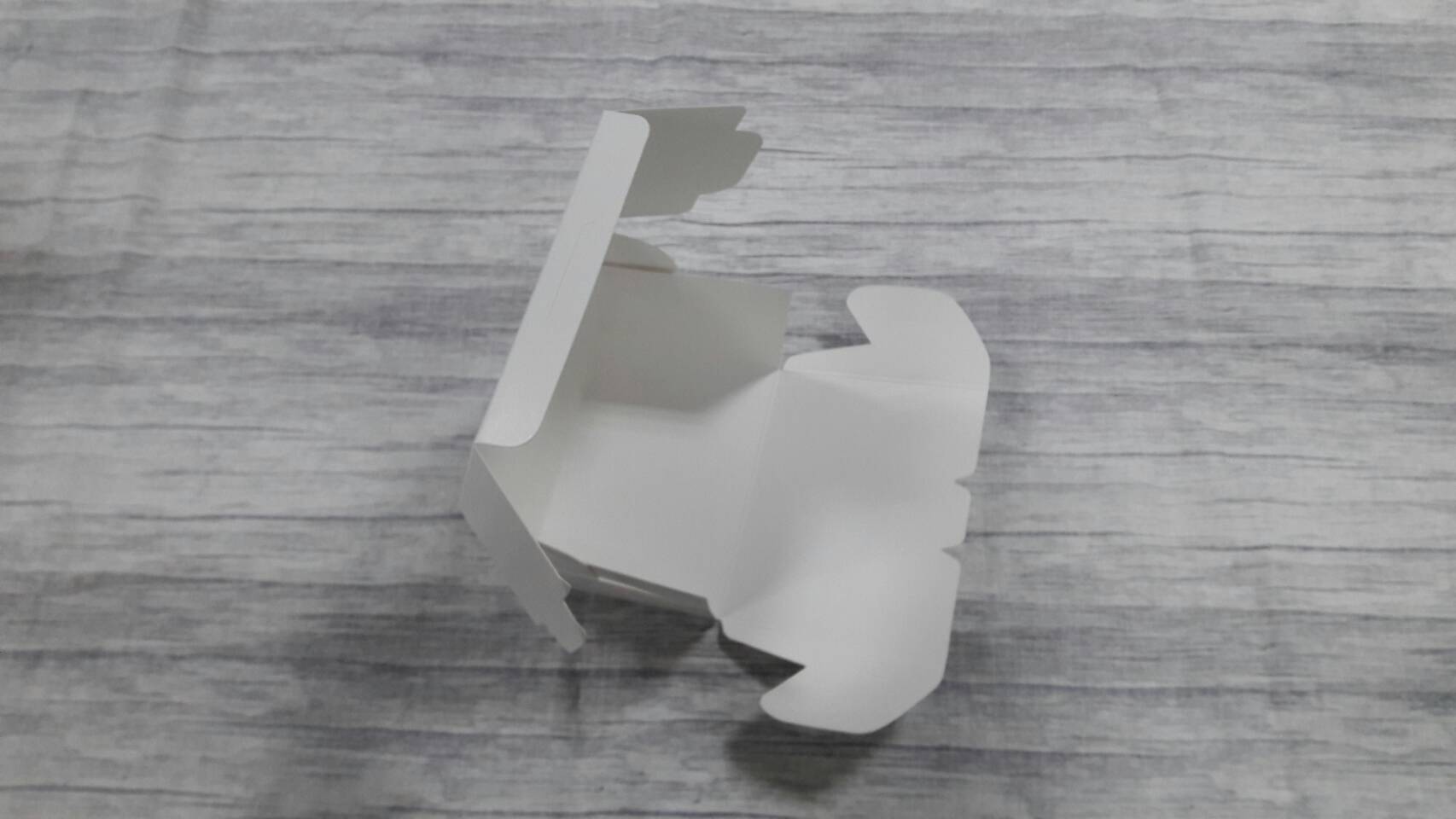 กล่องเค้ก 1 ชิ้น กล่องเค้ก กล่องขนม กล่องเบเกอรี่ กล่องคัพเค้ก สีขาว ขนาด 8x11.5x9 ซม.(หน้าต่างพลาสติก) ราคา 120 บาท ต่อแพ็ค (20ใบ/แพ็ค)