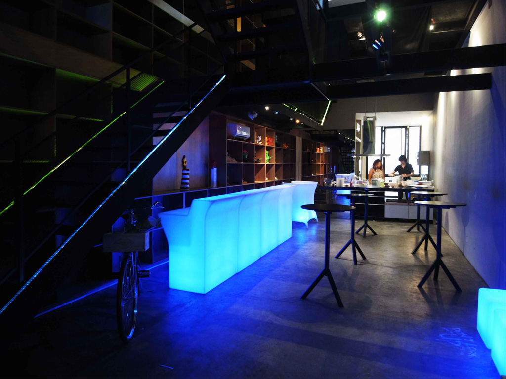 RENT/ให้เช่า: เคาน์เตอร์บาร์ LED เรืองแสง รุ่น C1