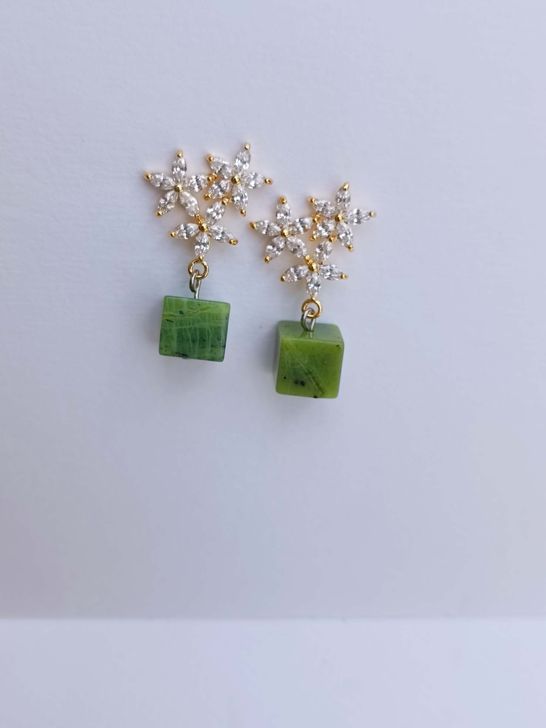 ต่างหู "The Flower" หยกแท้ Canadian Jade Jewelry Earring (ร่ำรวย มั่งคั่ง)