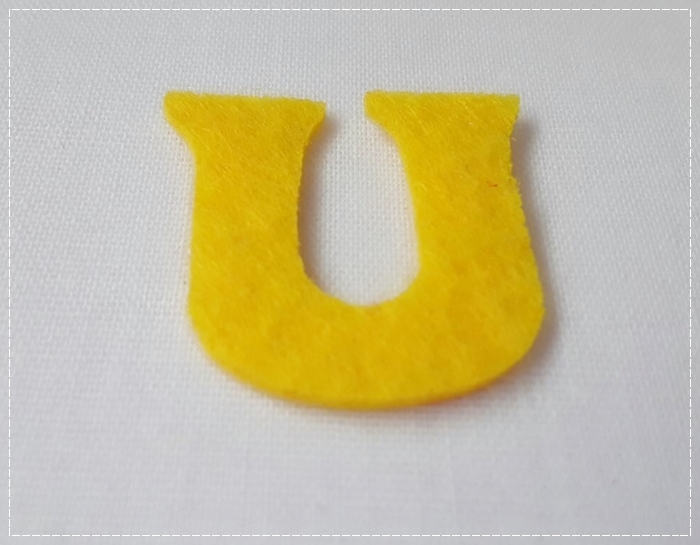 Iron on อักษร U สีเหลือง