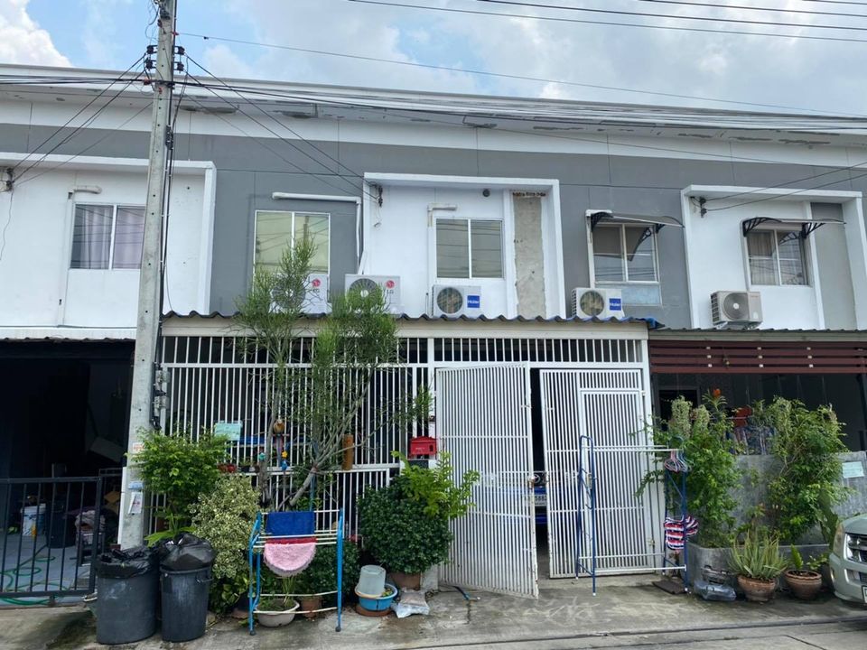 ขายทาวน์เฮ้าส์ 2 ชั้น หมู่บ้านพฤกษา 60/1 รังสิต-บางพูน (รหัสทรัพย์ 202161) ซอย17 ต.บางพูน อ.เมืองปทุมธานี จ.ปทุมธานี ขนาด 17.40 ตรว. มี 3 ห้องนอน 2 ห้องน้ำ 1 ห้องครัว แอร์ 4 ตัว จอดรถได้ 1 คัน