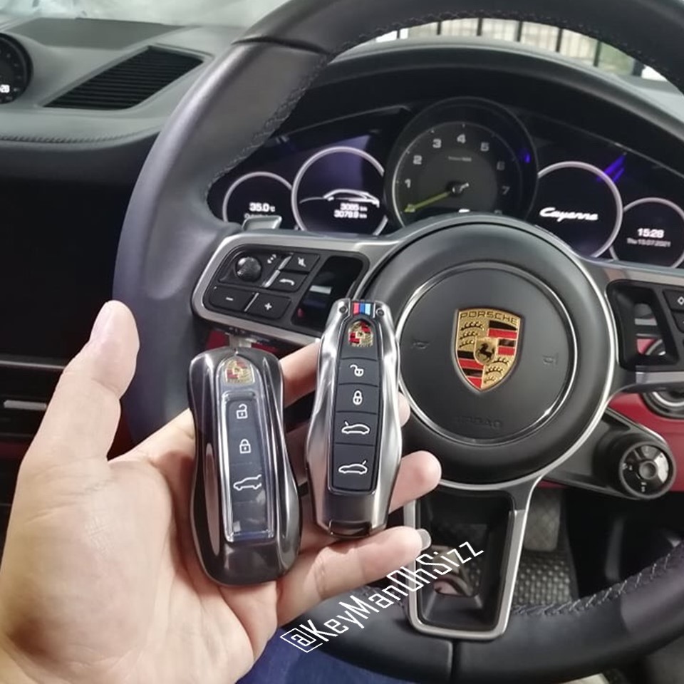 เคสโลหะรีโมทรถ Porsche Full Package 2021 (Alloy Up Grade Luminescence 3D Silicone Push button Guard) Key Sets Porsche Cayenne/Panamera/Macan Car Key Sleeve Cover High-End