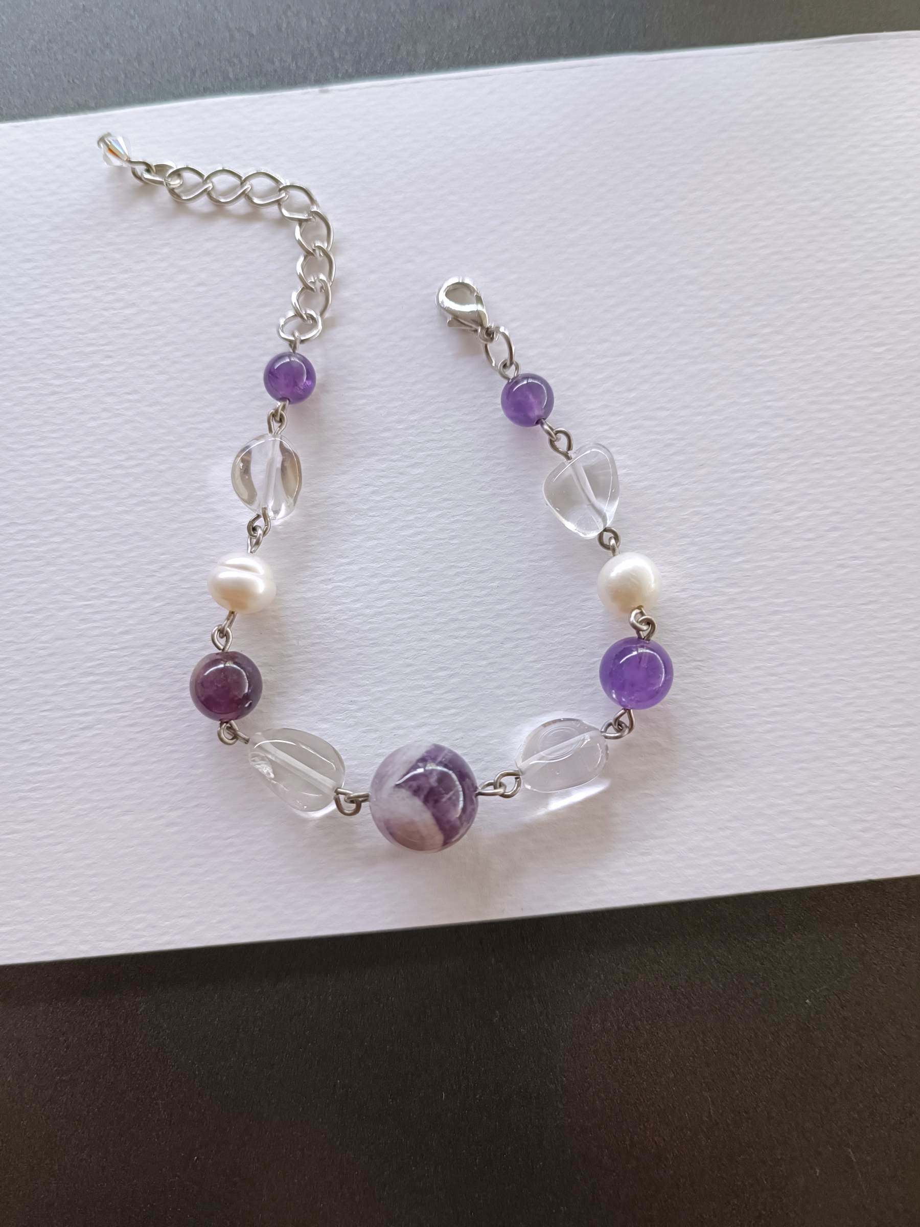สร้อยข้อมือหินแท้ "Connected" Chevron Amethyst + Clear Quartz Bracelet (Aura Cleanse)