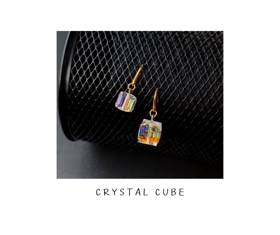 Crystal Cube Blink Blink Earring ต่างหูคริสตัล ทรงลูกบาศก์ วิบวับ
