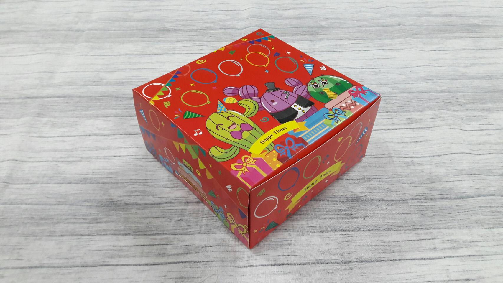 กล่องคัพเค้ก 4 ชิ้น (แบบไม่มีฐานรอง) กล่องเค้กครึ่งปอนด์ กล่องขนม กล่องสแน็ค Snack Box กล่องคอฟฟี่เบรค สีแดงแฮปปี้ไทม์ ขนาด 15.0x15.0x7.6 ซม. (แพ็คละ 150 บาทต่อ 20ใบ)