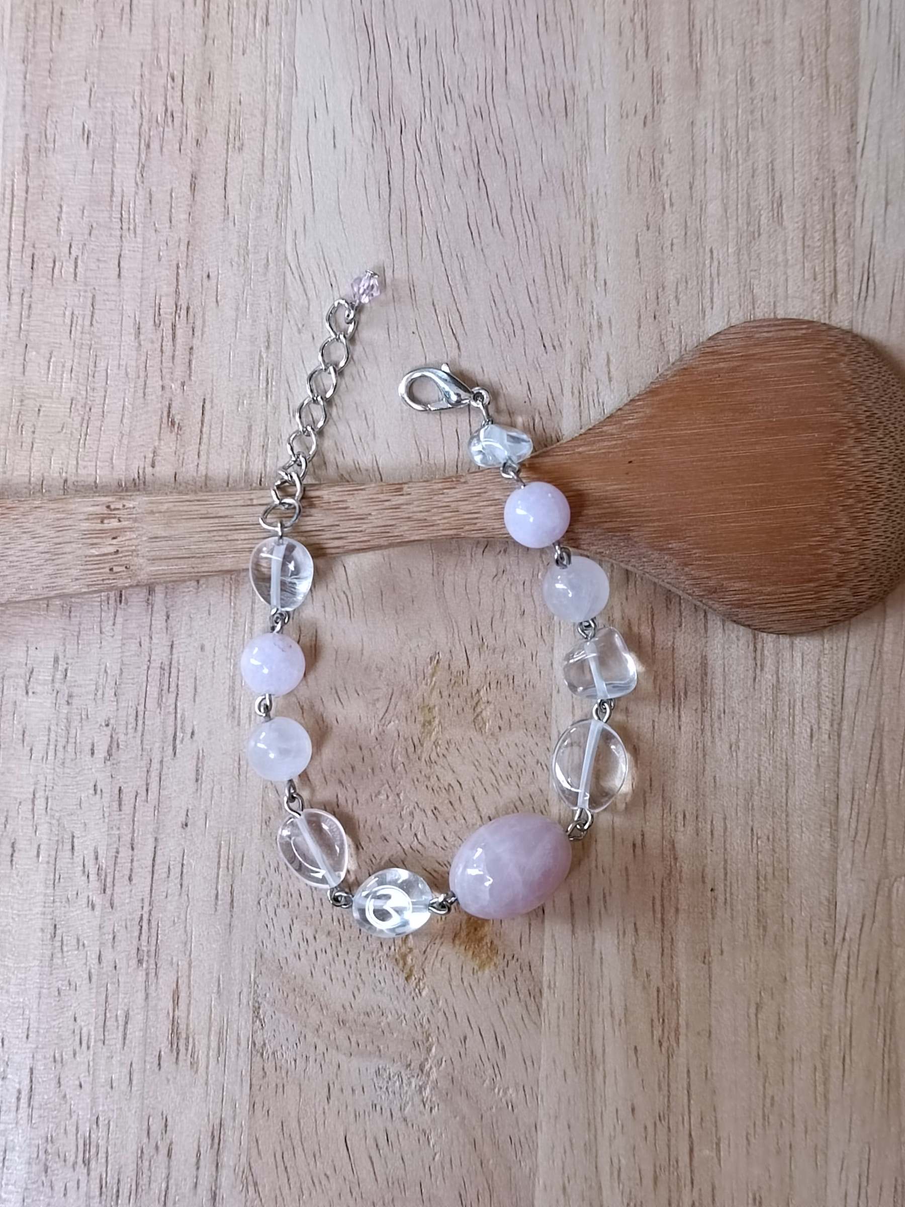 สร้อยข้อมือหินแท้ "Connected" Manifest Love Bracelet (Rose Quartz + Clear Quartz)