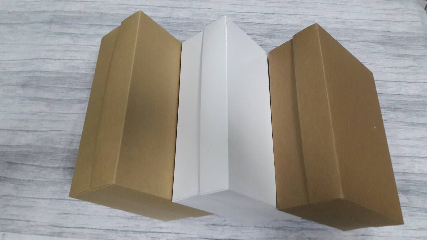 กล่องแบบมีฝาครอบ กล่องของขวัญ กล่องฝาครอบ กล่องอเนกประสงค์ ขนาด 16.0 x 24.0 x 8.5 cm. สีคราฟท์น้ำตาล ราคา 530 บาท ต่อแพ็ค (20 ใบ)