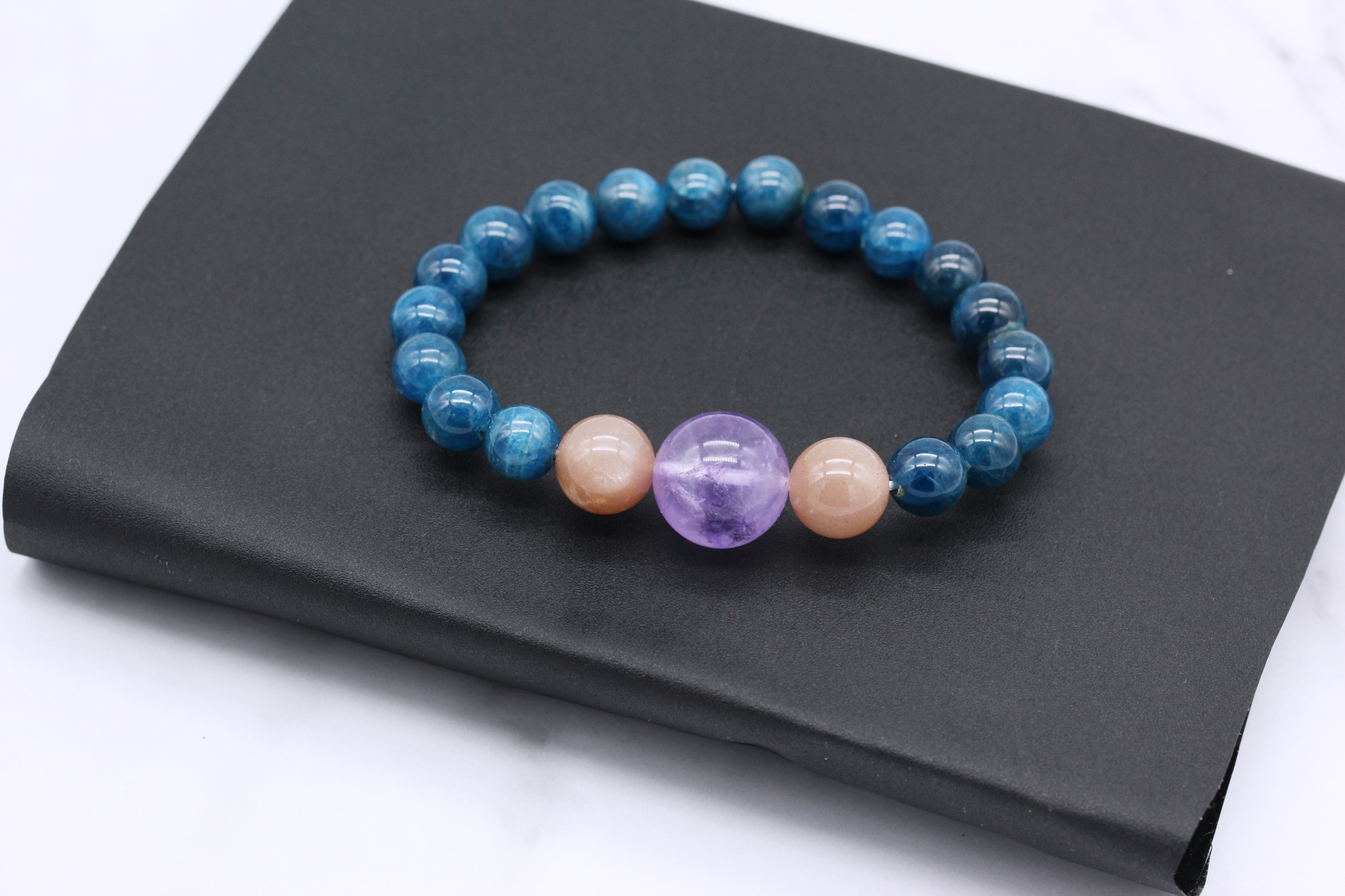 Blue Apatite+ Sunstone Bracelet สร้อยข้อมือบูล อะพาไทต์ (หินแห่งชัยชนะ+ความอุดมสมบูรณ์)
