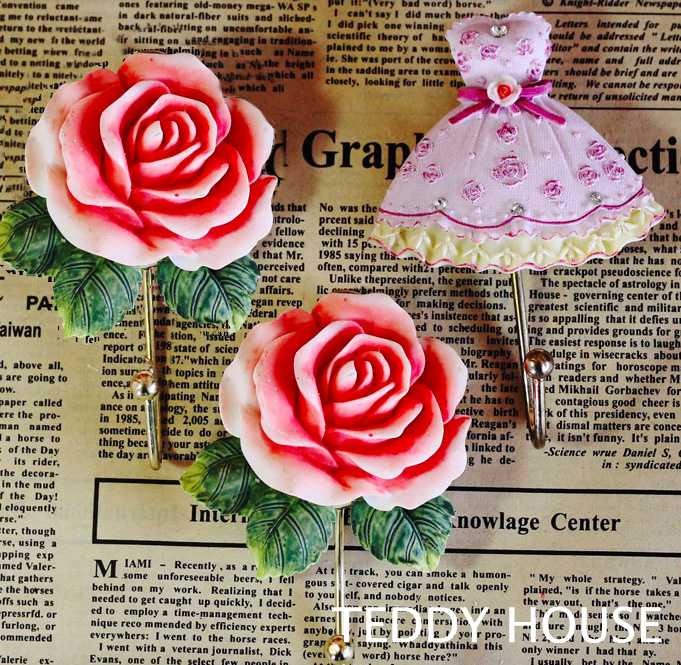 ตะขอวินเทจ ที่แขวนของลายชุดเดรสวินเทจสีชมพู