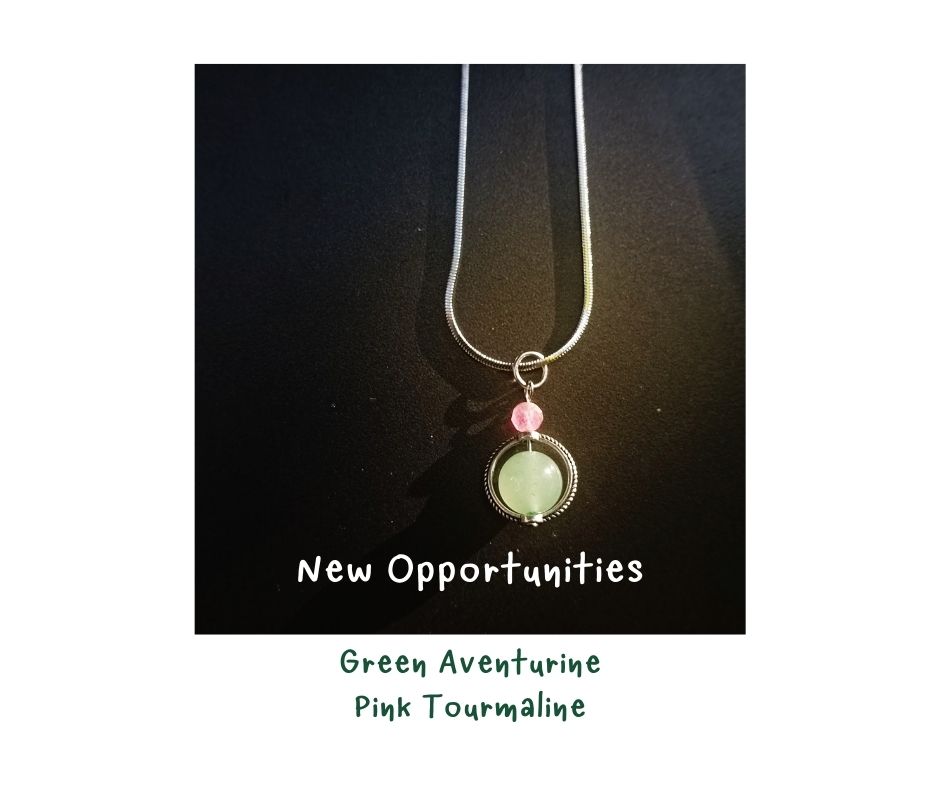 สร้อยจี้ Green Aventurine Pendant Necklace (ความรุ่งเรือง และโชคลาภ)