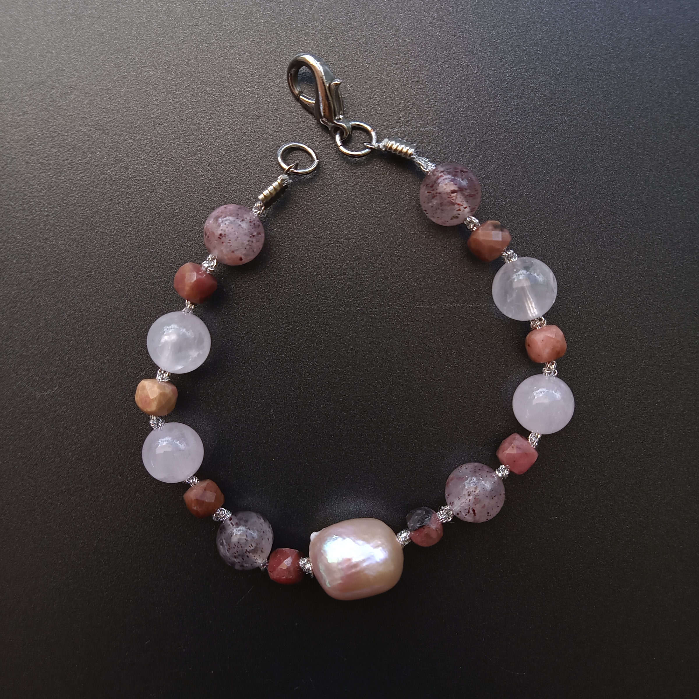 สร้อยข้อมือหินแท้ "The Vibe" Rose Quartz +Strawberry Quartz Bracelet ( For Love)