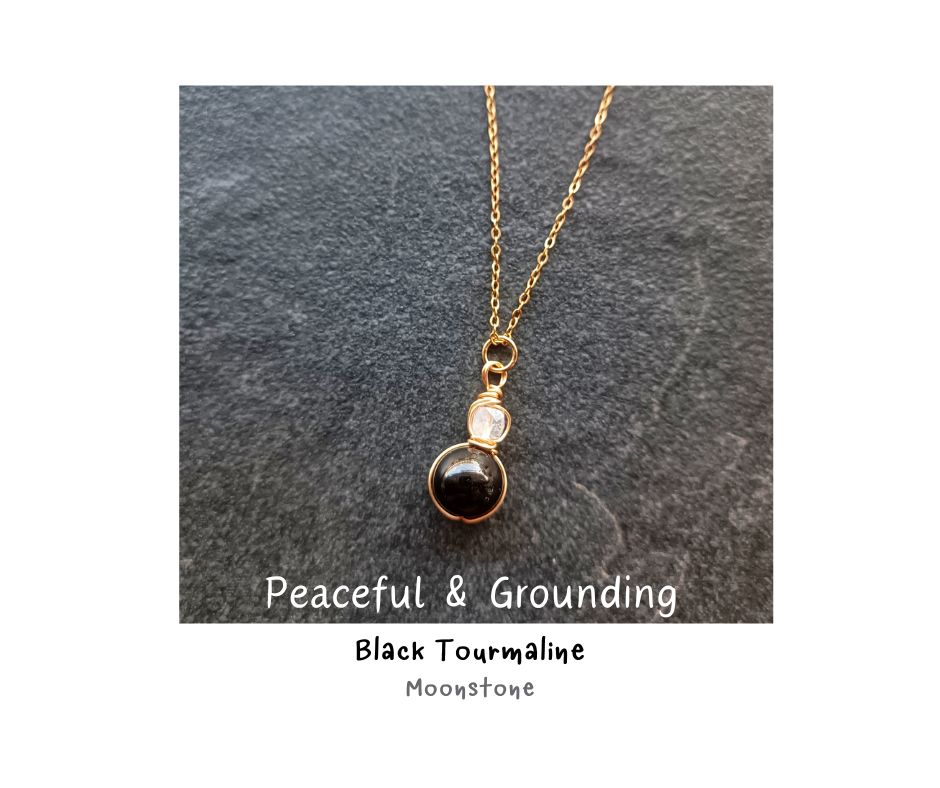 สร้อยจี้ "Little Vivian" Black Tourmaline + Moonstone Wire Wrapped Pendant Necklace (ปัดเป่าพลังงานลบ ,เสริมเสน่ห์ความอ่อนหวานแห่งพระจันทร์)