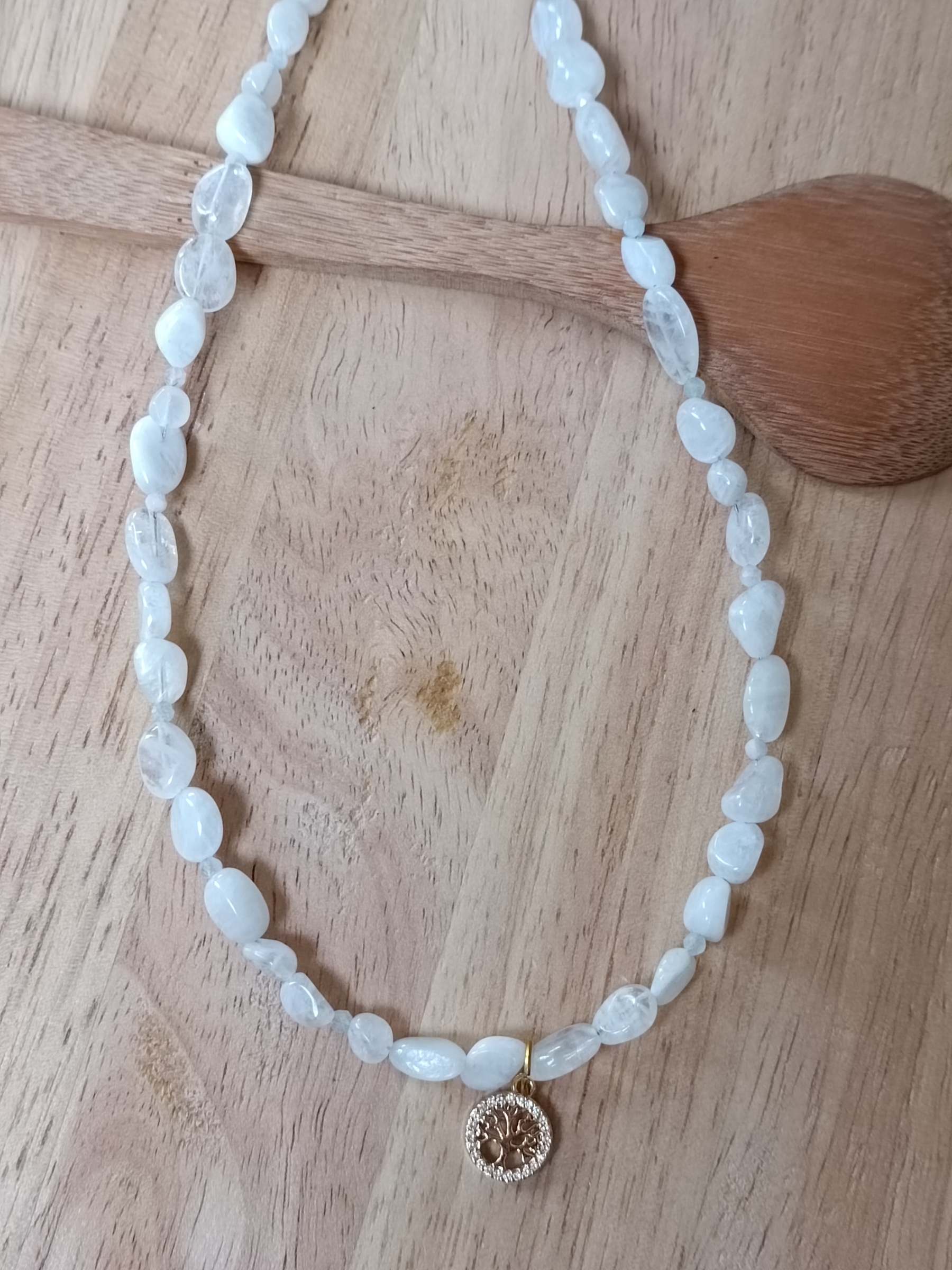 สร้อยคอหินแท้ "Bonita" Moonstone Necklace (เสริมเสน่ห์ ความอ่อนหวาน พลังเพศหญิง)