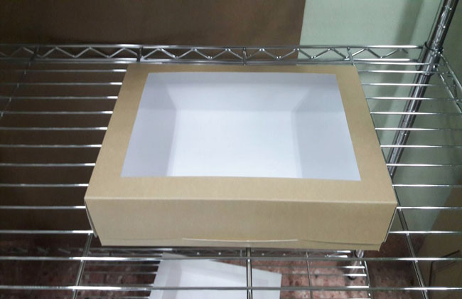 กล่องขนม กล่องเค้ก กล่องโดนัท กล่องอเนกประสงค์ ขนาด 20.0x30.0x7.0 ซม.สีคราฟท์น้ำตาลอ่อน (กระดาษหนา 300แกรม) ราคา 335 บาทต่อแพ็ค (20ใบ)