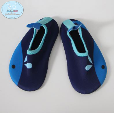 รองเท้าเด็กใส่เดินเล่นชายหาด ใส่ว่ายน้ำ ใส่ดำน้ำ ป้องกันเปลือกหอย เศษไม้ บาดเท้าเด็กๆ พื้นรองเท้ากันลื่น เหมาะสำหรับเด็ก 0-7 ขวบ