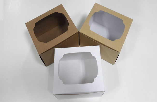กล่องคัพเค้ก 2 ชิ้น สีขาว ขนาด 13x15.2x10ซม.กล่องคัพเค้กพร้อมฐานรองคัพเค้ก (ช่องใส่คัพเค้กกว้าง 6.4ซม.) ราคา 185 บาท (20ใบ/แพ็ค)