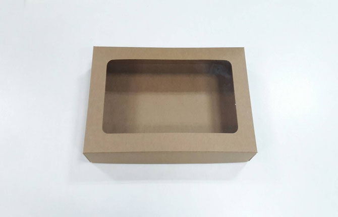 กล่องขนม กล่องอเนกประสงค์ กล่องชิฟฟ่อน กล่องใส่ของที่ระลึก (ฝากล่องปะกาวขึ้นรูป) ขนาด 16.5 x 26.0 x สูง 5.0 ซม.สีคราฟท์น้ำตาล ราคาแพ็คละ 300 บาท (20ใบ)