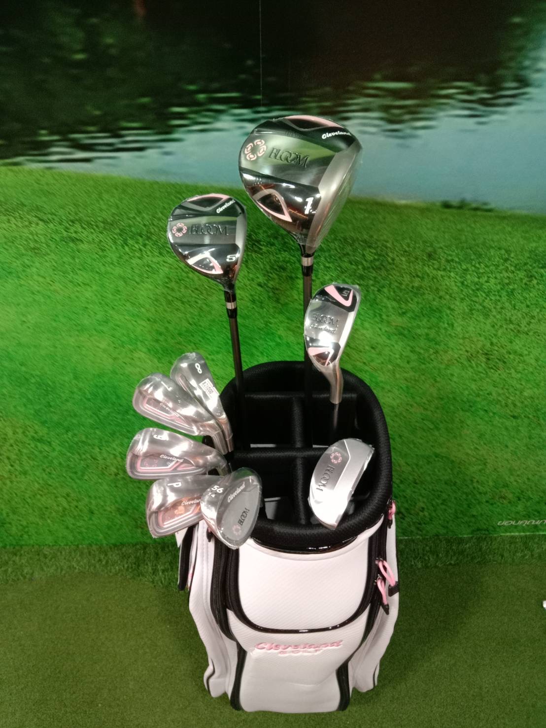 Full set Cleaveland BLOOM ( 7-9 PW,56/14+W.1+W.5+Ut.5+Putter)