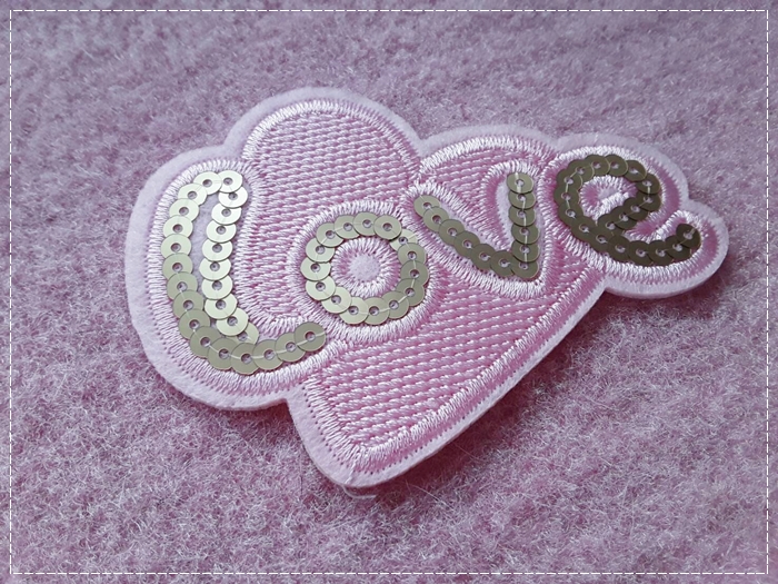 ลายปักรีด Iron on รูปหัวใจ Love