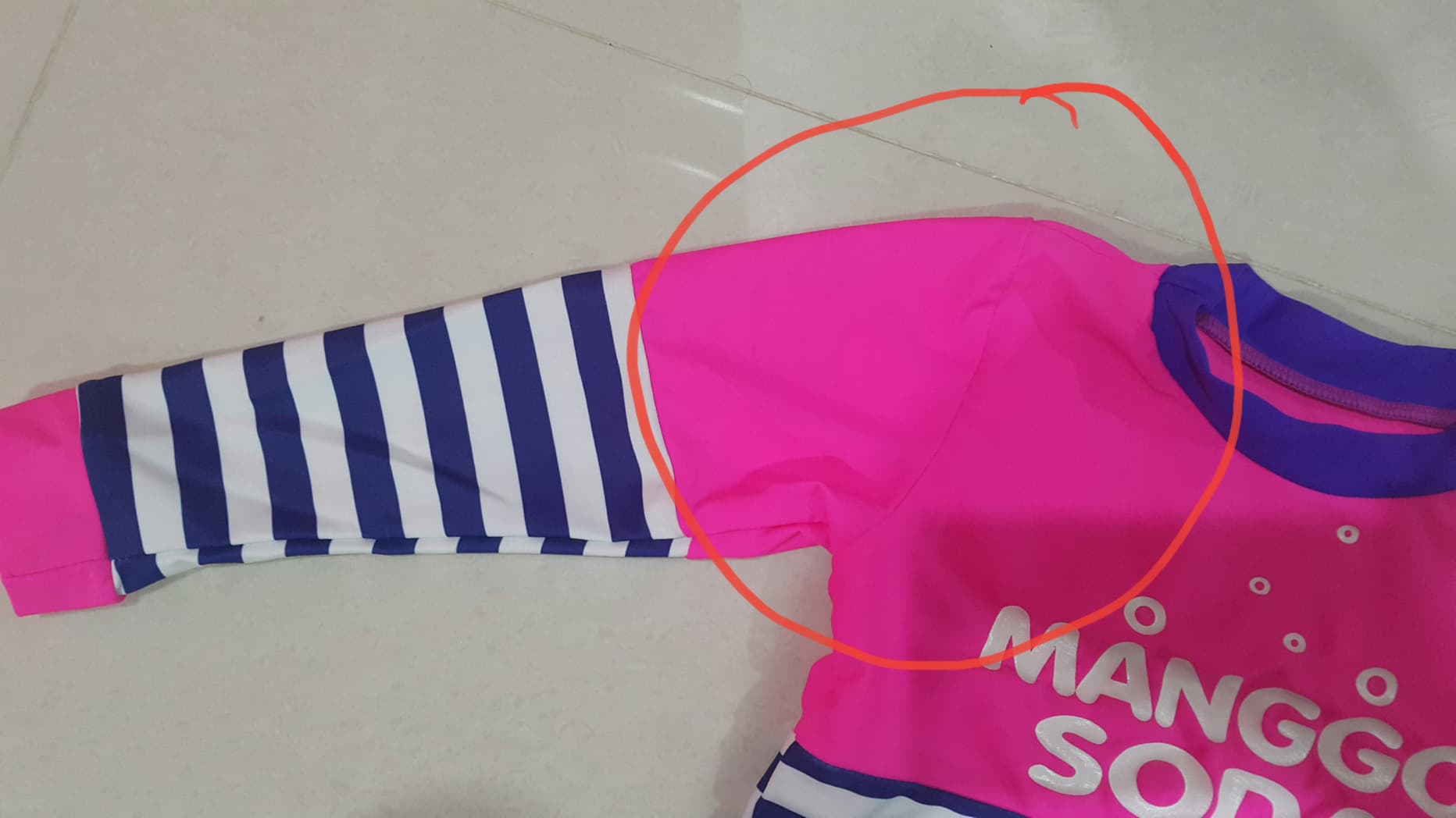 ชุดว่ายน้ำเด็กหญิงเสื้อแขนยาว กางเกงขาสั้น Size M งานไม่ผ่าน QC