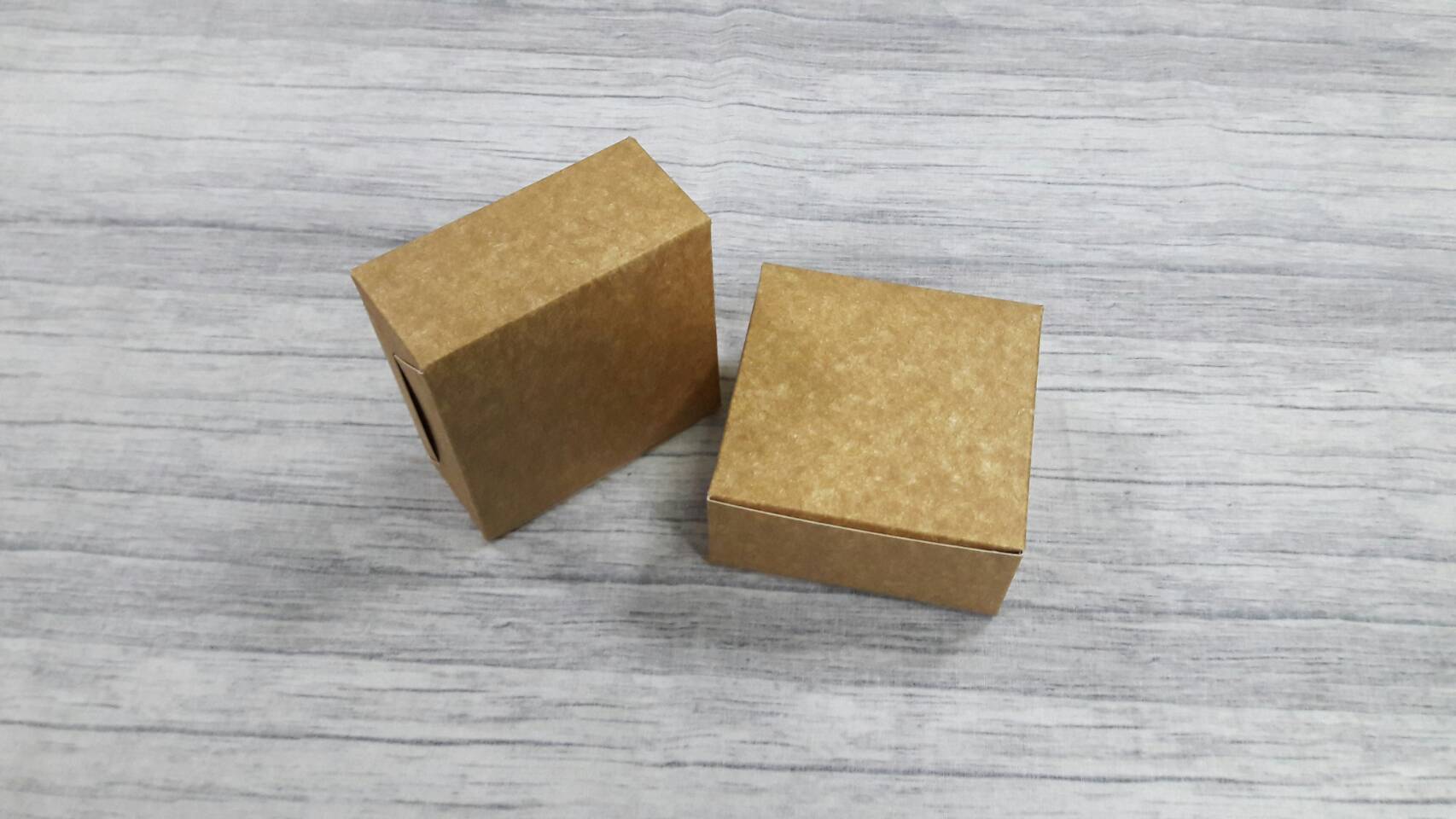 กล่องสแน็ค กล่องเค้ก กล่องขนม ขนาด 10.0 x 10.0 x 4.7 ซม. Snack Box กล่องอาหารว่าง กล่องคอฟฟี่เบรค สีคราฟท์น้ำตาลอ่อน (CKB) ราคา 75 บาทต่อแพ็ค(20ใบ)