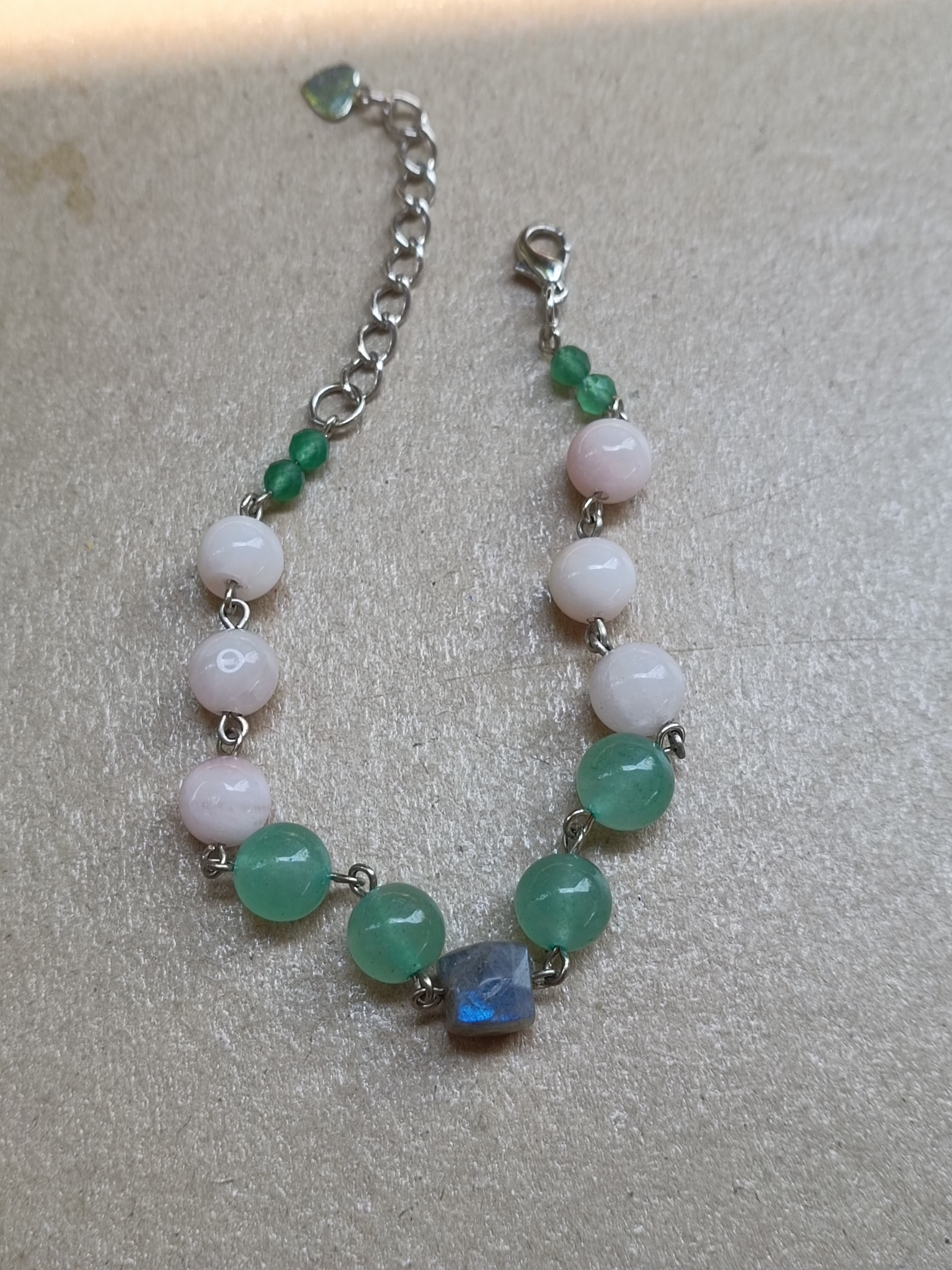 สร้อยข้อมือหินแท้ "Connected" Manifest Wealth Bracelet (Labradorite + Rose Quartz + Green Aventurine)
