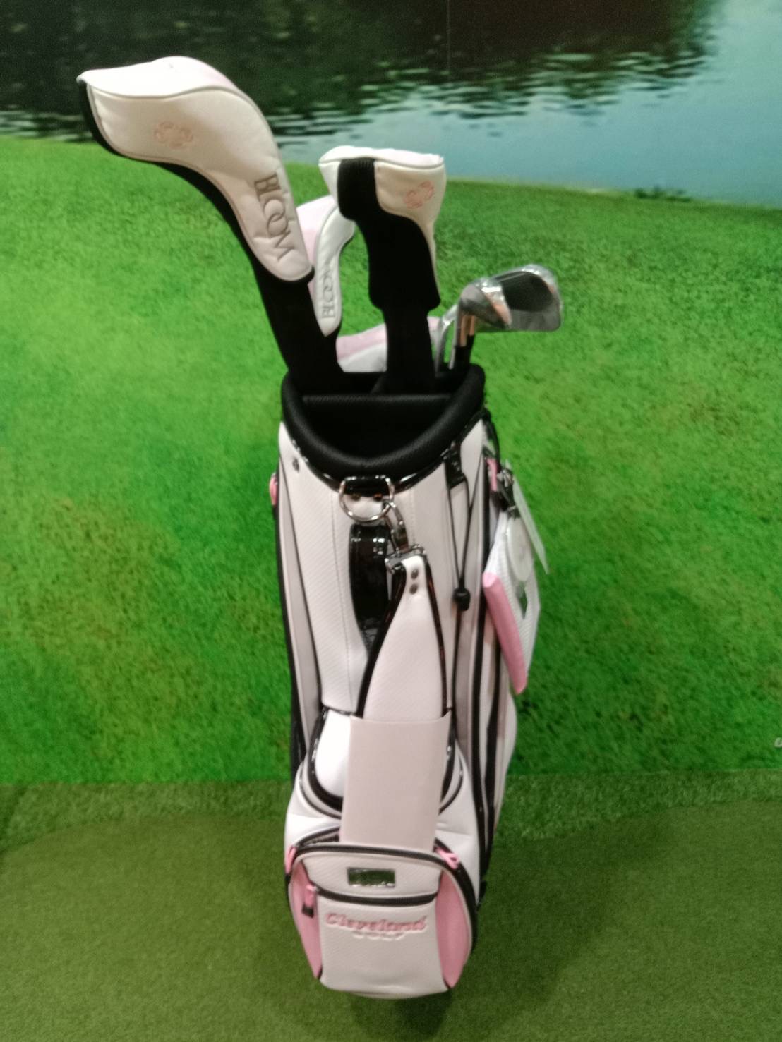 Full set Cleaveland BLOOM ( 7-9 PW,56/14+W.1+W.5+Ut.5+Putter)