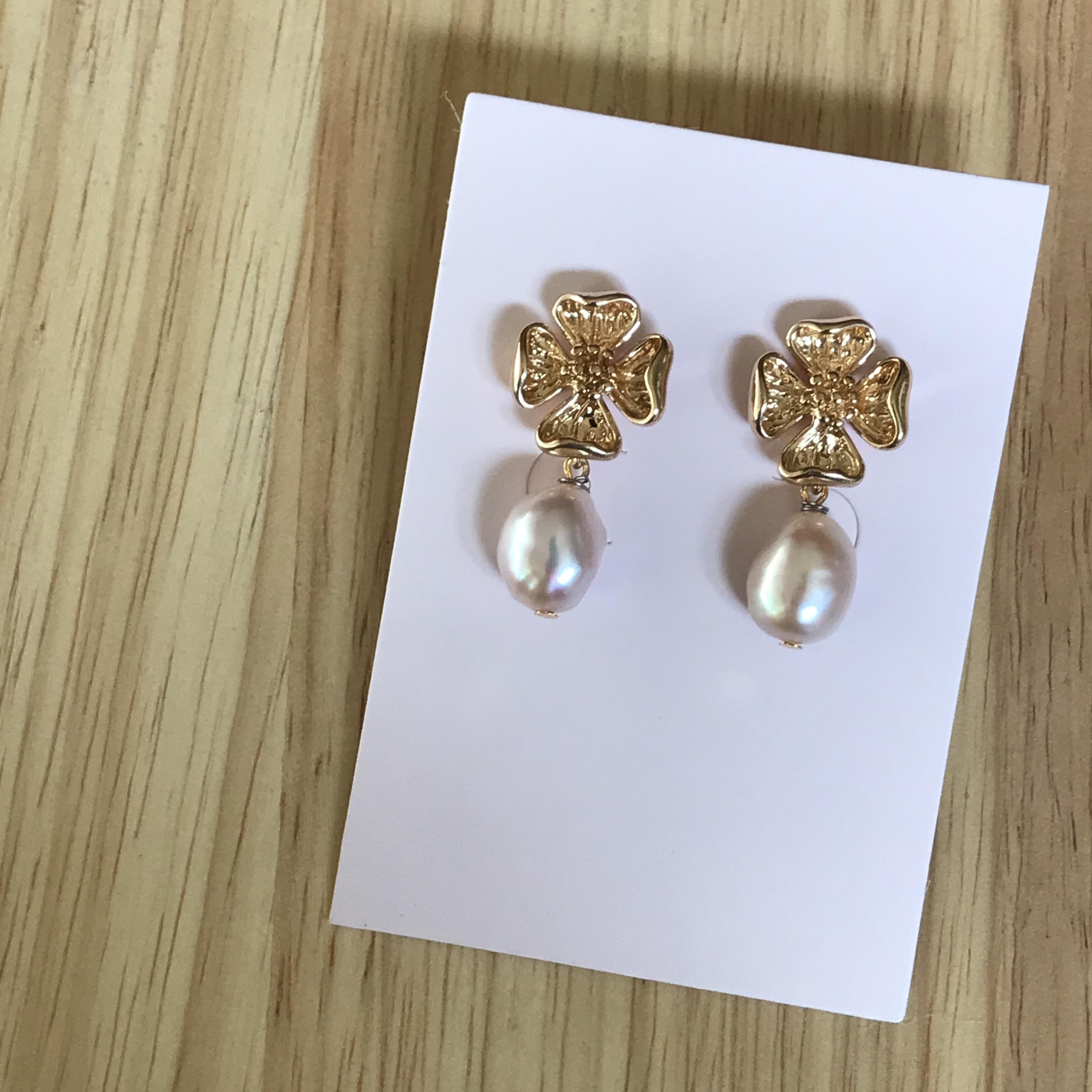 ต่างหูหินแท้ "14K" Baroque Pearl Earring #สีเชมเปญ